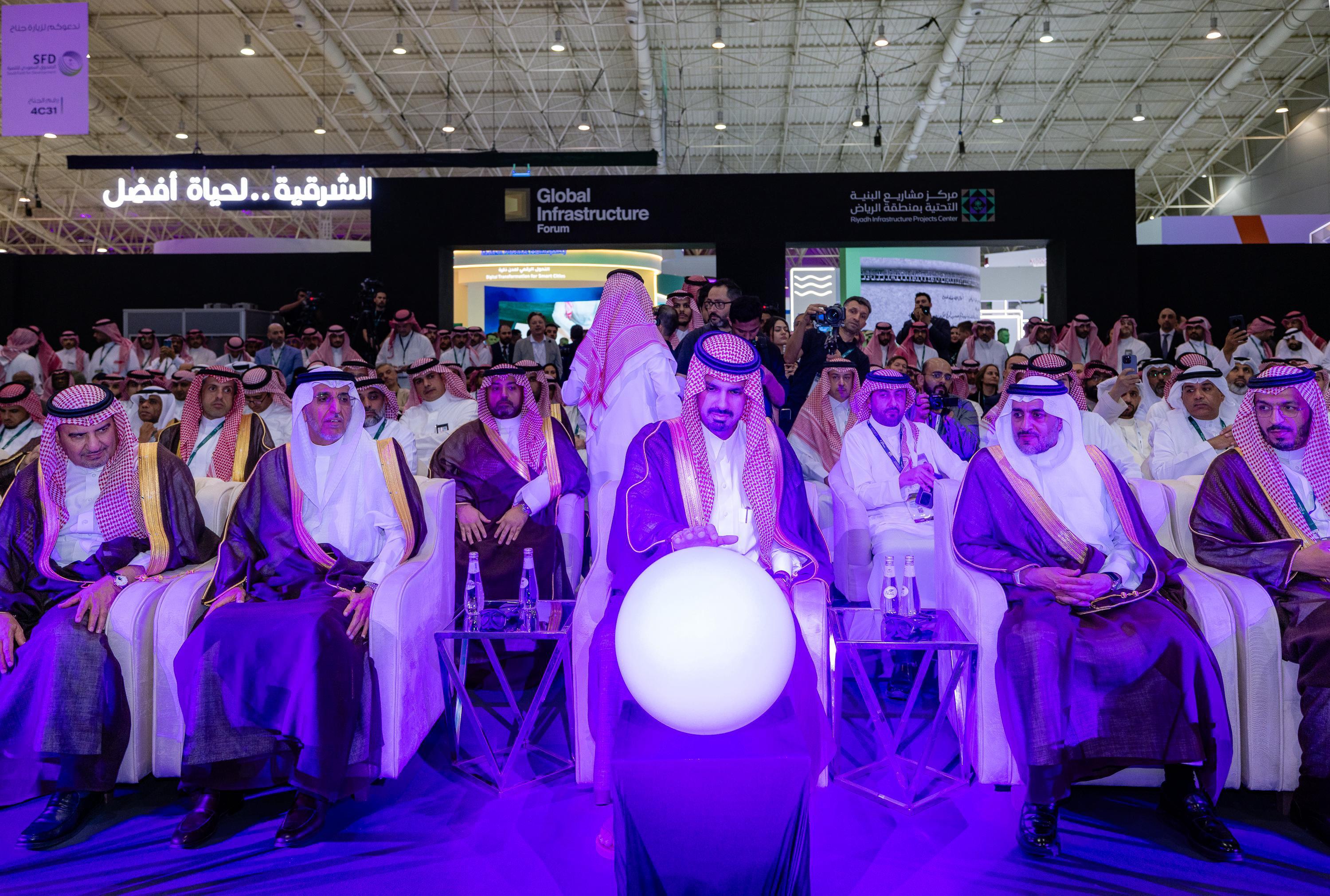 سمو الأمير فيصل بن عيّاف يرعى المنتدى والمعرض العالمي للبنية التحتية ويدشّن مكتب دعم المشاريع والأحداث الكبرى